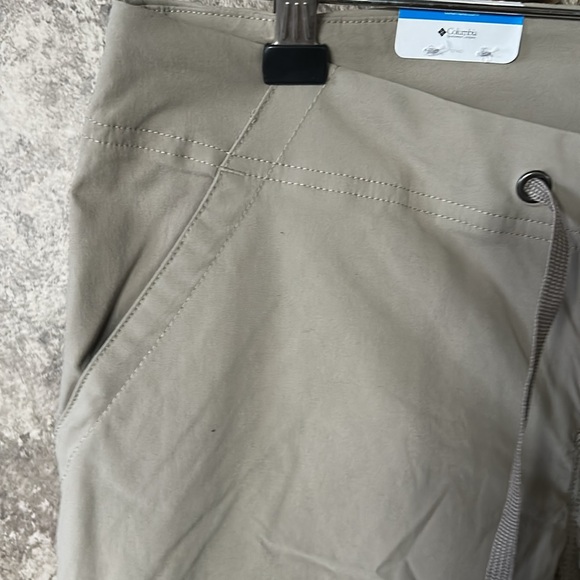 Women Columbia Anytime Outdoor Tan Long Shorts Size 2-Inseam 13 inches - Picture 3 of 5